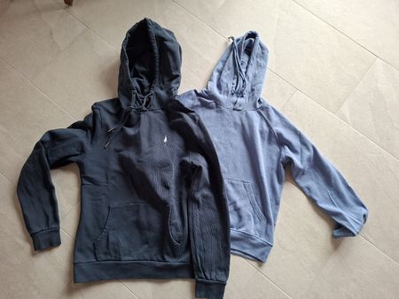 2 Kapuzenpullover 