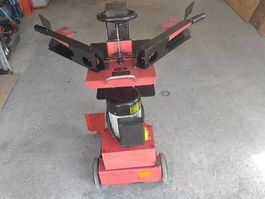 Holzspaltmaschine 8 Tonnen  DEMAG mit Fusspedall
