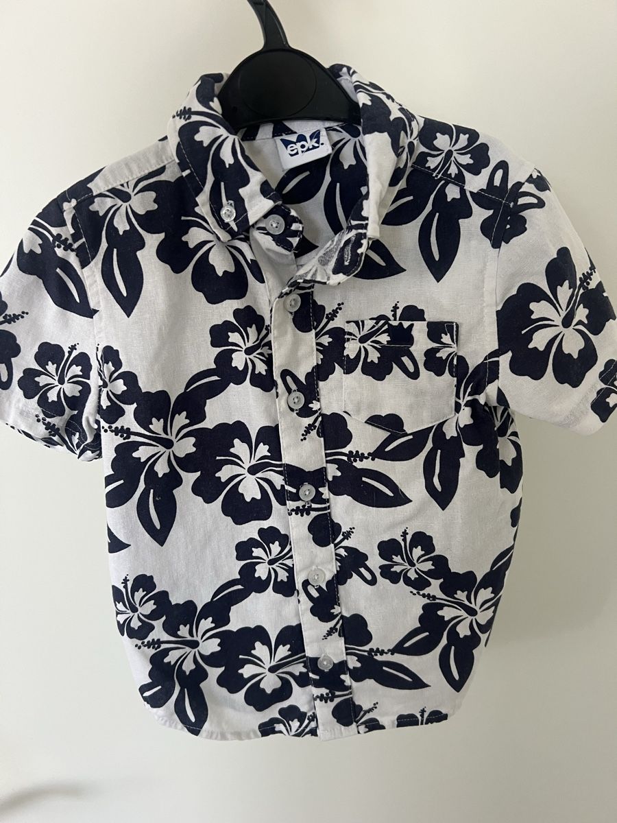 Chemises, T-shirts & Polos: Kurzarmhemd Blumenmuster, neu – Neuf (Voir description) à Schönenberg ZH par Bosh