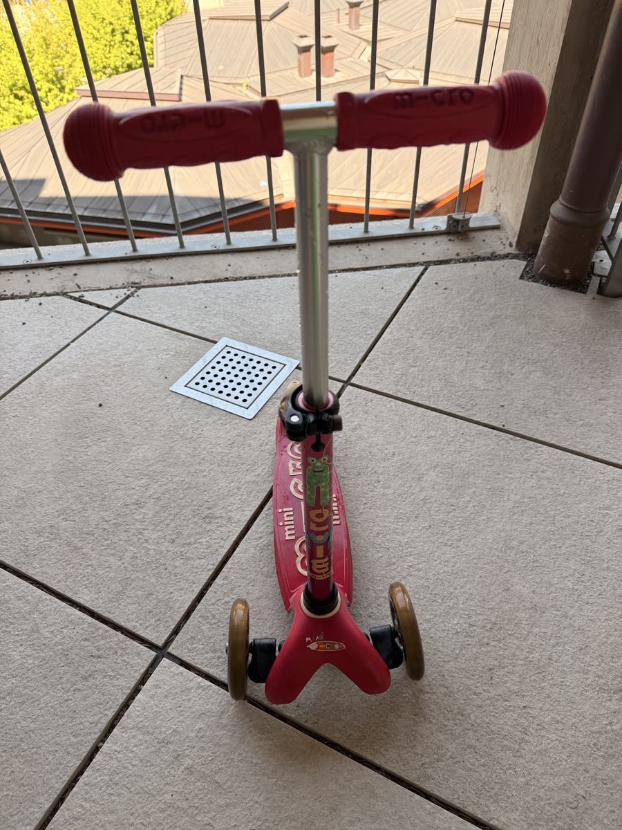 Micro Véhicules pour enfants: Mini Micro Tretroller Kinder pink gebraucht – D'occasion à Zürich par Krissu 1