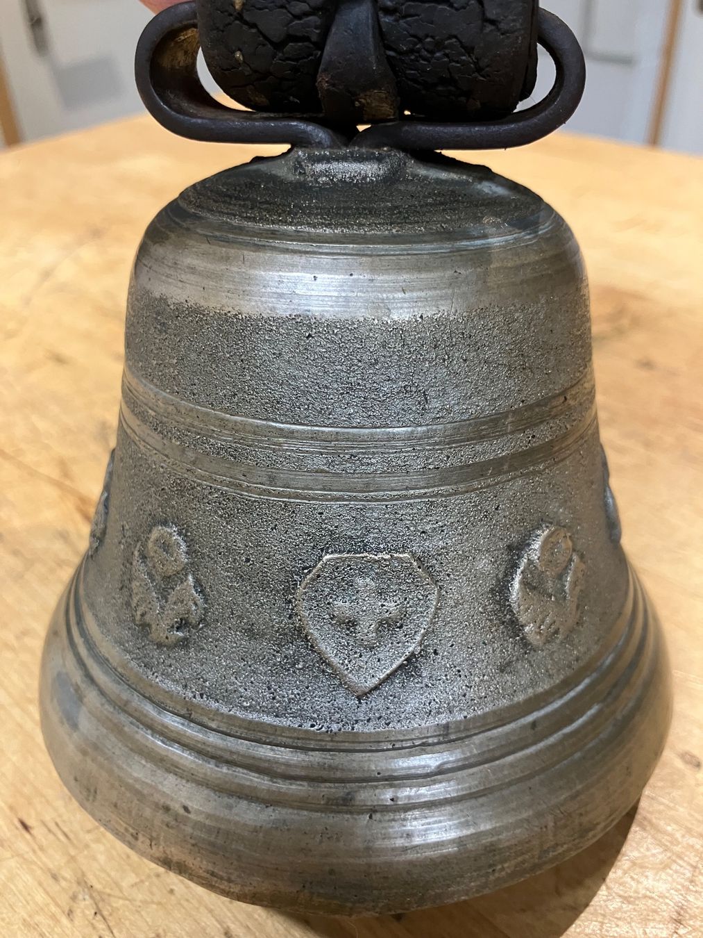 Cloches & sonnailles: Alte J.S  Glocke – D'occasion à Adelboden par Port3 2