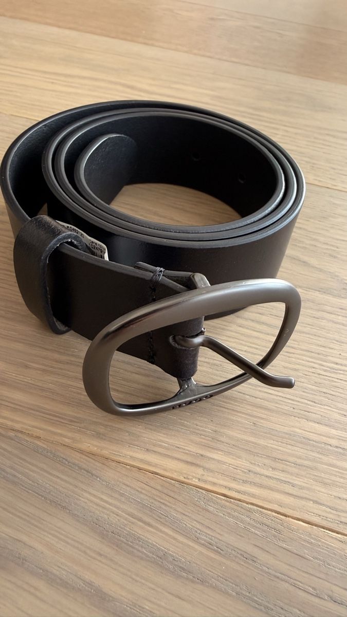 Hugo Boss Cinture: Hugo Boss black leather belt size 80 – Nuovo (secondo la descrizione) da Zürich venduto da pat_zbj7