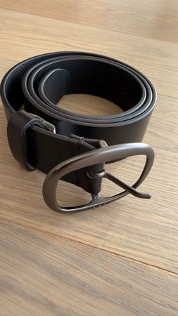 Hugo Boss black leather belt size 80