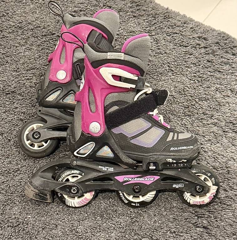 Pattini in linea & Pattini a rotelle: Kinder-Rollerblades Grösse 28-32 verstellbar – Usato da Witterswil venduto da faidel 2