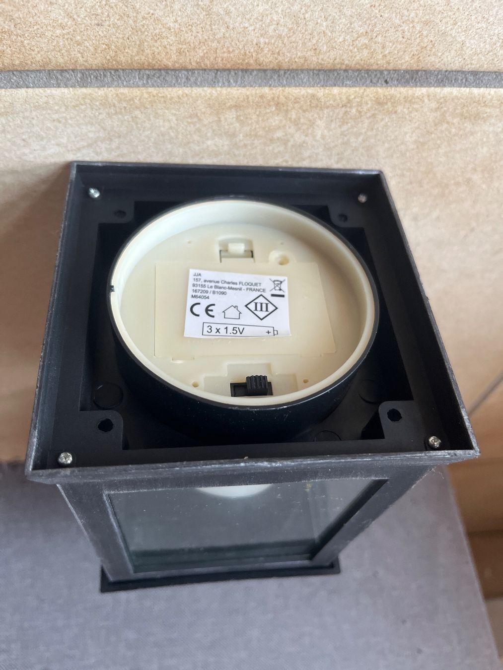 Lampade: Lanterne électrique à piles en plastique – Usato da Vernayaz venduto da Darkfrost 2