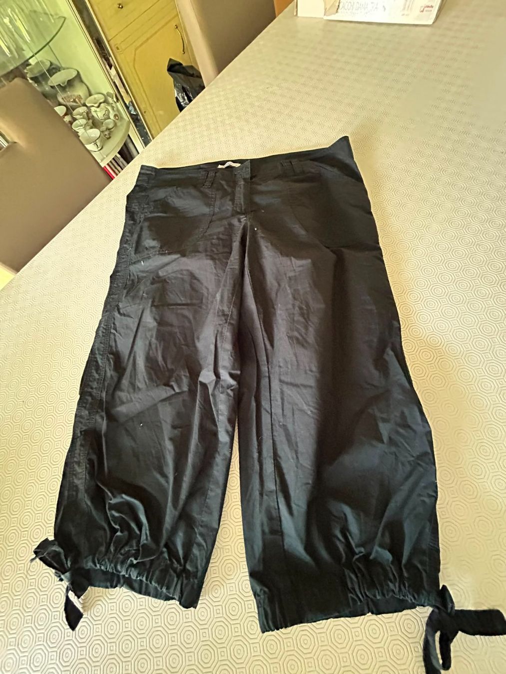 Hosen: Pantaloni cotone nero 3/4 tg.44 – Gebraucht aus Melano von H-Sara