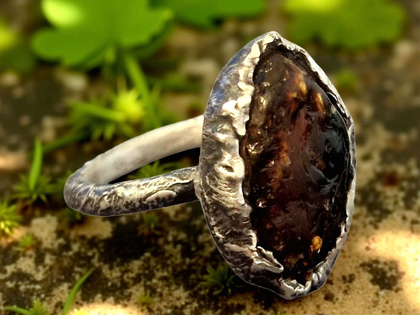 Anelli: Naturstil Statement-Ring, Silber & Sumatra-Bernstein, Gr. 63 – Nuovo e nell'imballaggio originale da Aarau venduto da Schmuckhoehle_MD 1