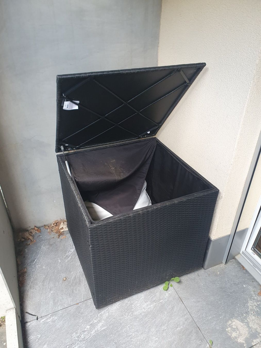 Auflagenboxen: Kissenbox Poly Rattan schwarz – Gebraucht aus Bäretswil von planni29