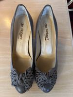 1 paire chaussures grandeur 40 gris selon photos