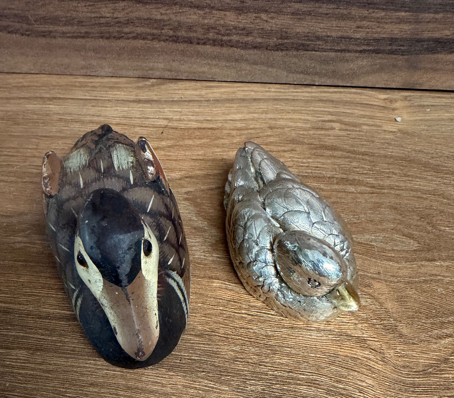 Figuren: Dekorative Entenfiguren, Holz / Metall, 2 Stück – Gebraucht aus Nussbaumen AG von olitech5415 1