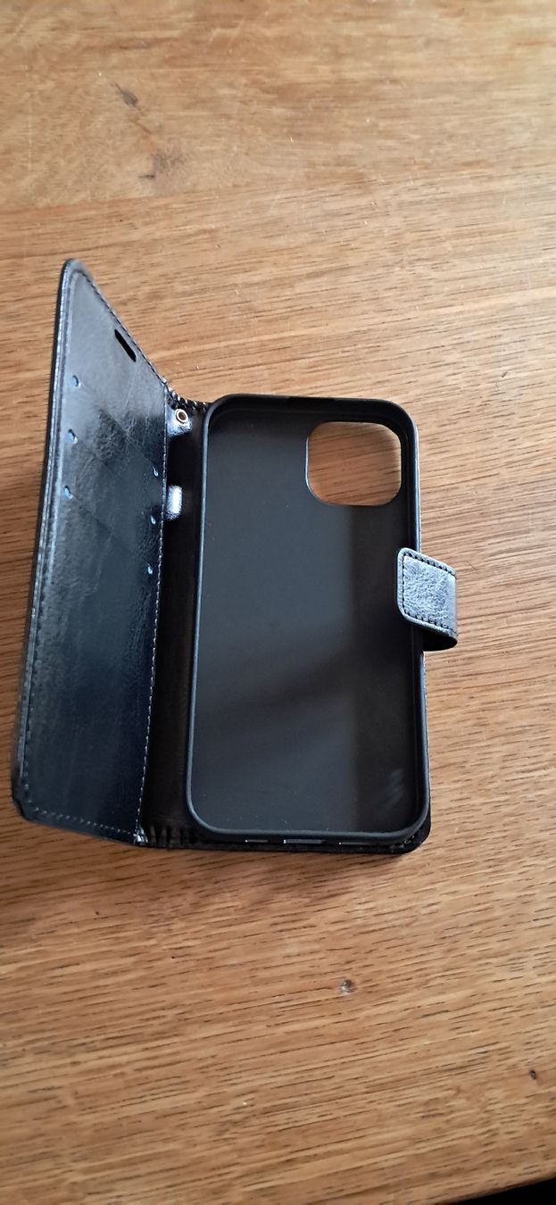 Apple Cover & Protezioni schermo: iPhone 15 Hülle – Nuovo e nell'imballaggio originale da Nidau venduto da Darkpooh 2
