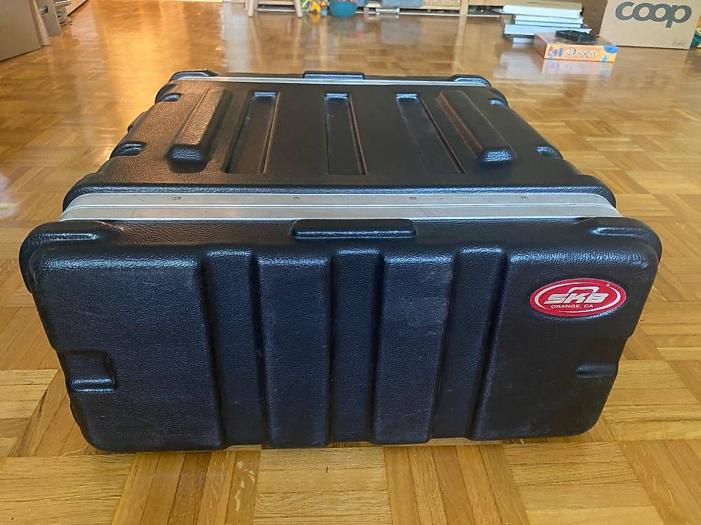 Reisekoffer: Flight case flycase SKB 4U – Gebraucht aus Puplinge von Willi1203
