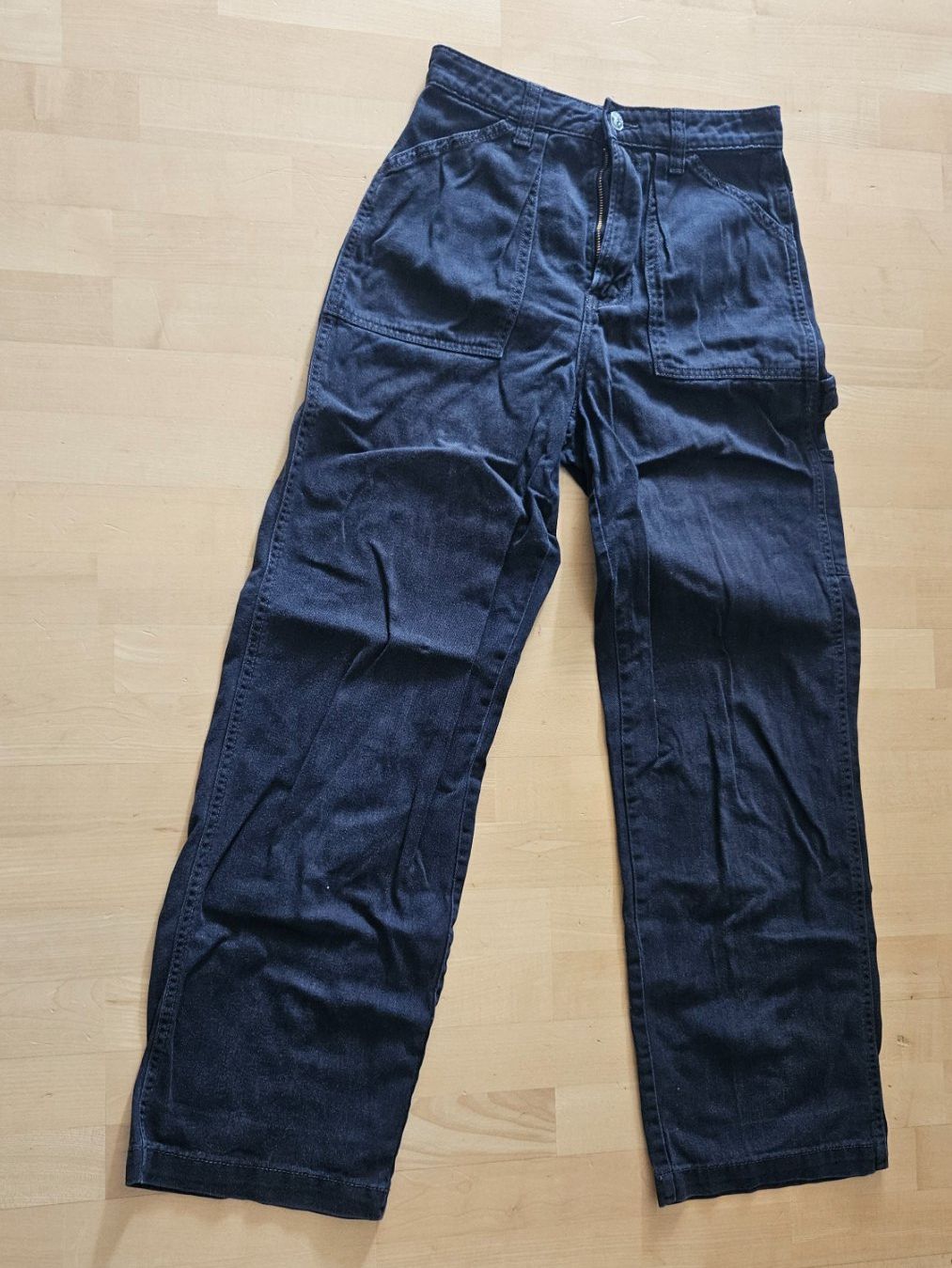 H&M Jeans: Schwarze Cargo-Jeans Grösse 34 – Usato da Nänikon venduto da Altibuy