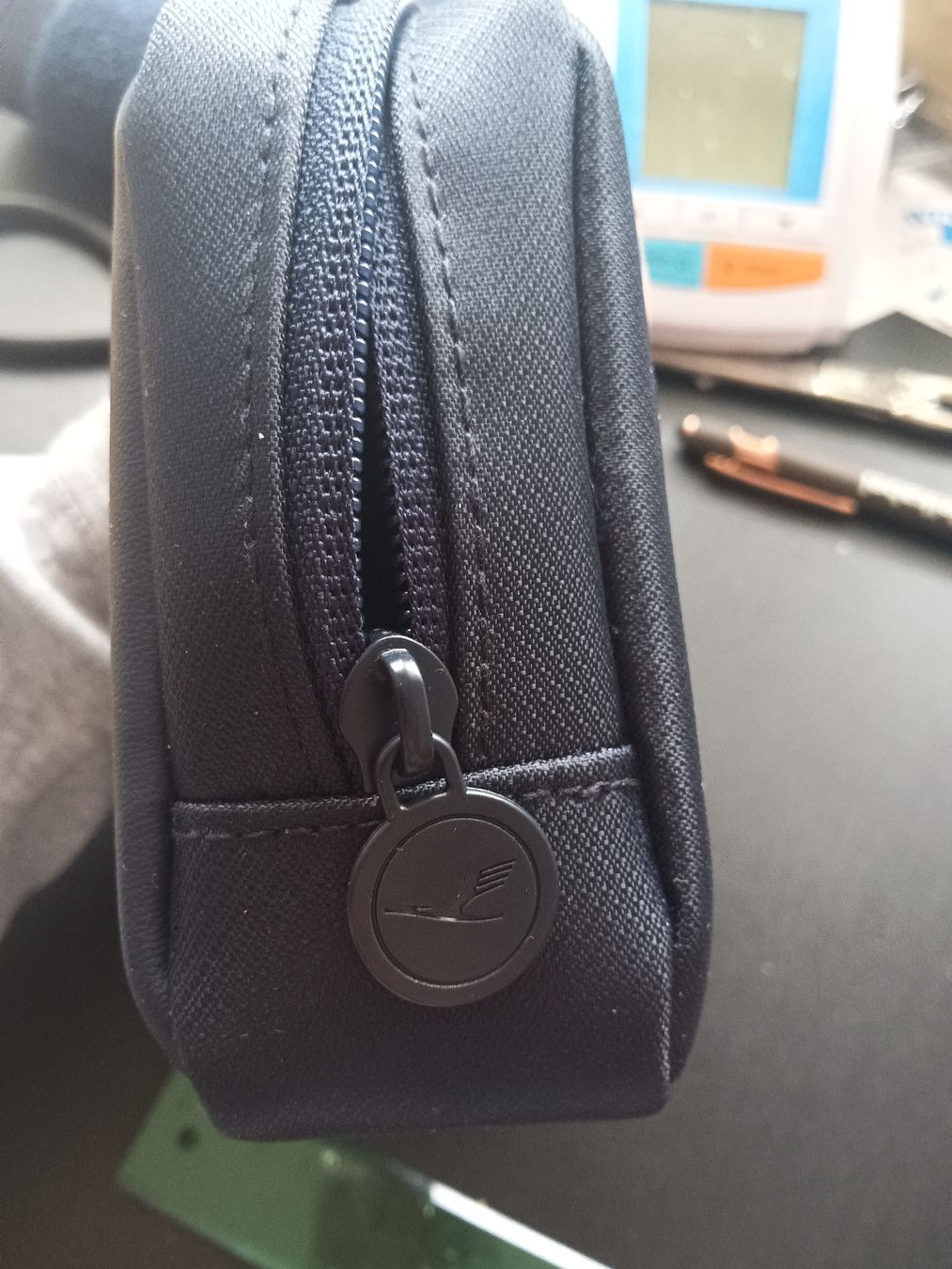 Custodie per cosmetici: Neuwertiges Necessaire / Mäppchen von Lufthansa blau 49 – Nuovo e nell'imballaggio originale da Grächen venduto da Eifelelch 2
