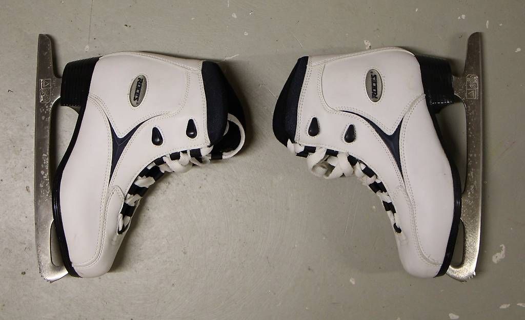 Patins à glace: Schlittschuhe – D'occasion à Rüdtligen par Vortigern