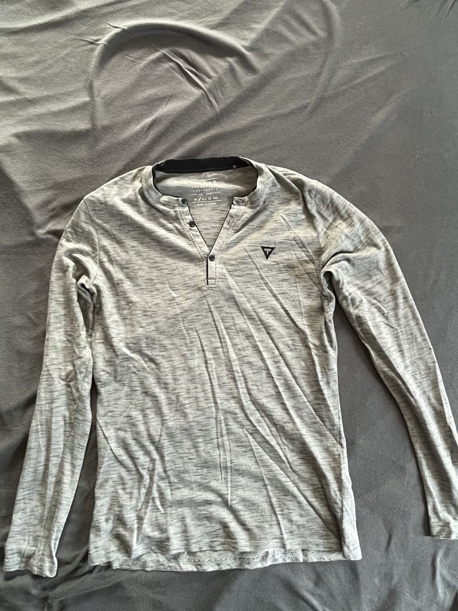 Guess T-shirt: Langarmshirt Marke GUESS, Gr. XS, Grau – Usato da Bonaduz venduto da The_flash_1893