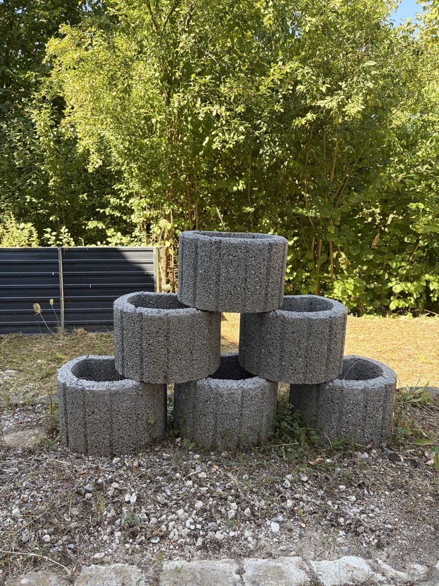 Pietre & tegole: Böschungsstein / Pflanzstein – Usato da Winterthur venduto da ni_ra