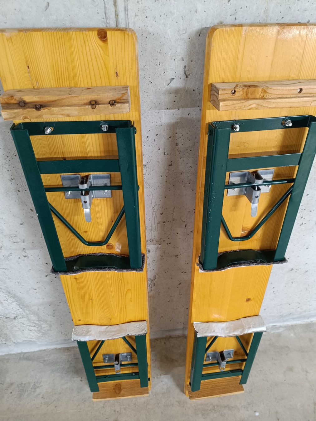 Set di tavolo e panche: Kinder Festbankgarnitur – Usato da Wohlen AG venduto da Fabe3 2