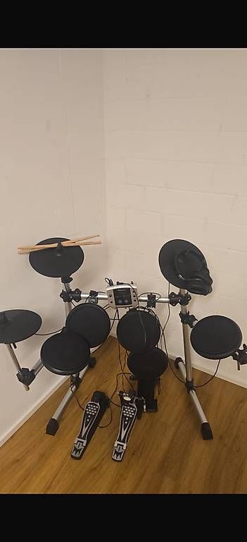 Strumenti musicali: Elektronisches Schlagzeug – Usato da Dällikon venduto da nit_l52s
