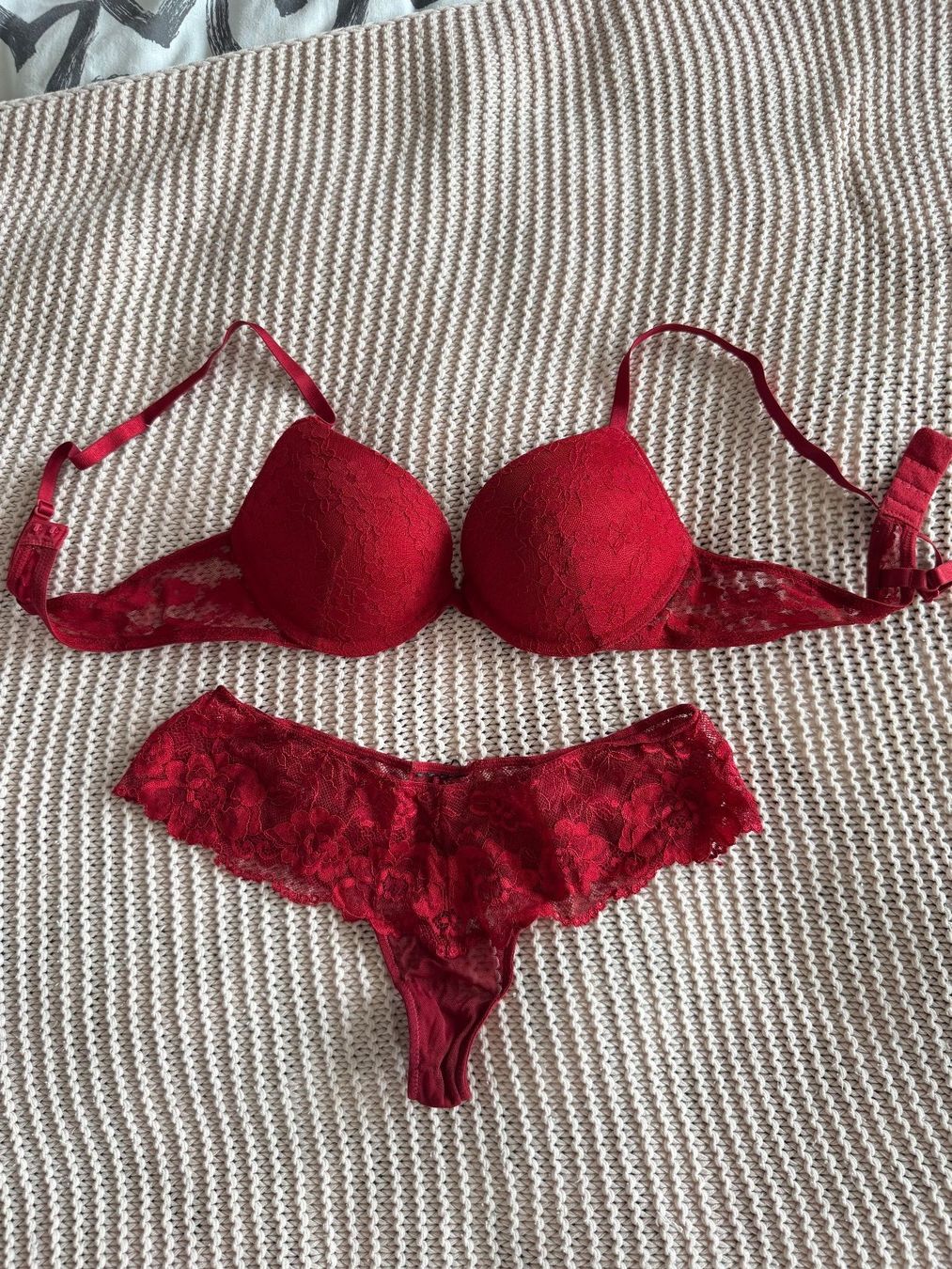 Altra biancheria intima: Ensemble lingerie rouge – Usato da Montreux venduto da Izapechee