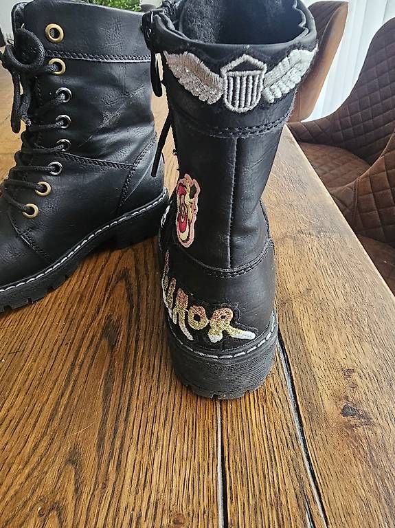 Scarpe per ragazzi: Mädchenstiefel nr 31 – Usato da Grosshöchstetten venduto da Qenko 1