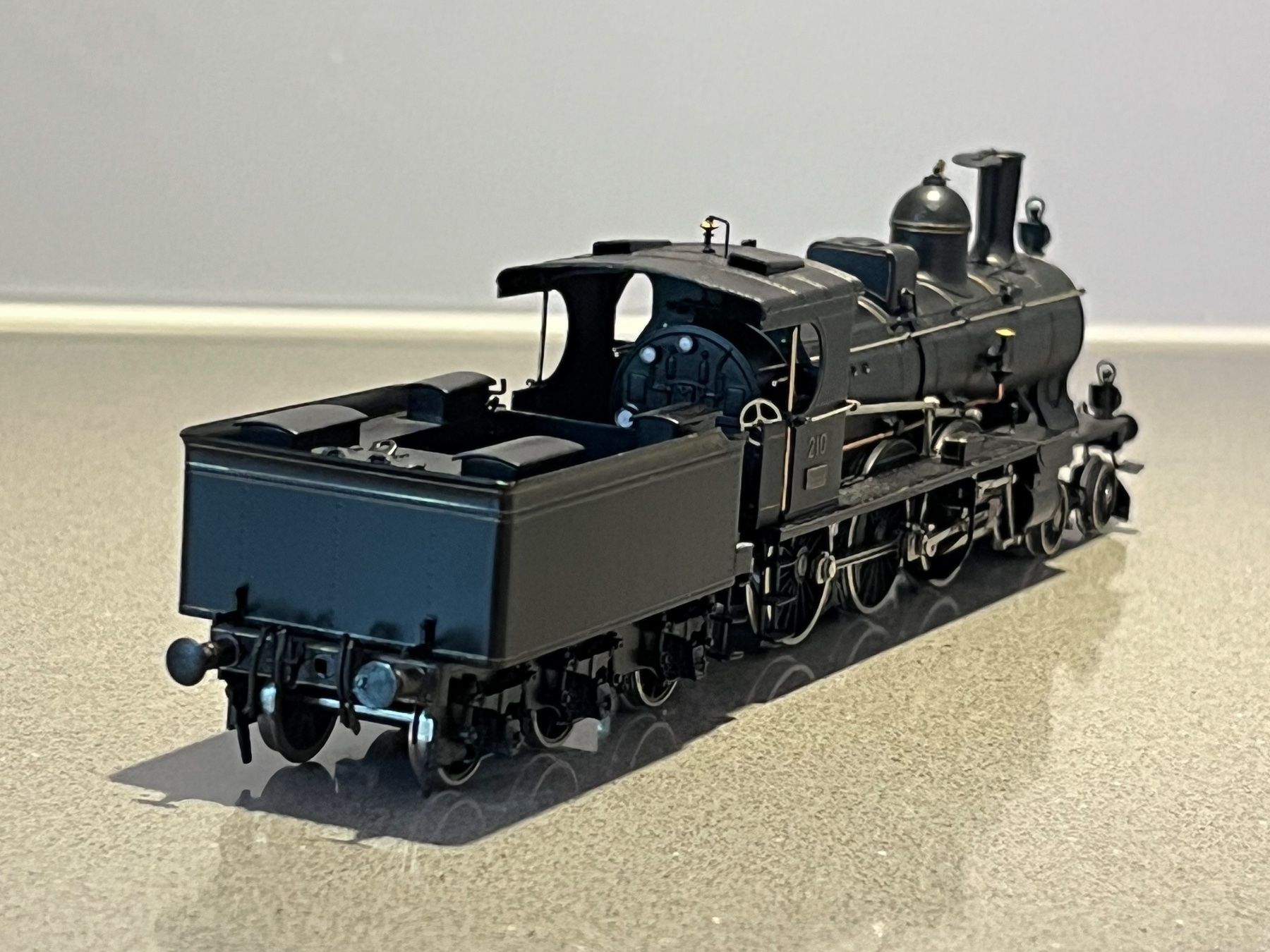 Metropolitan Modelleisenbahnen: METROPOLITAN Metrop Gotthardbahn A 3/5 Messing ab 1.- – Gebraucht aus Disentis/Mustér von Sthb 3