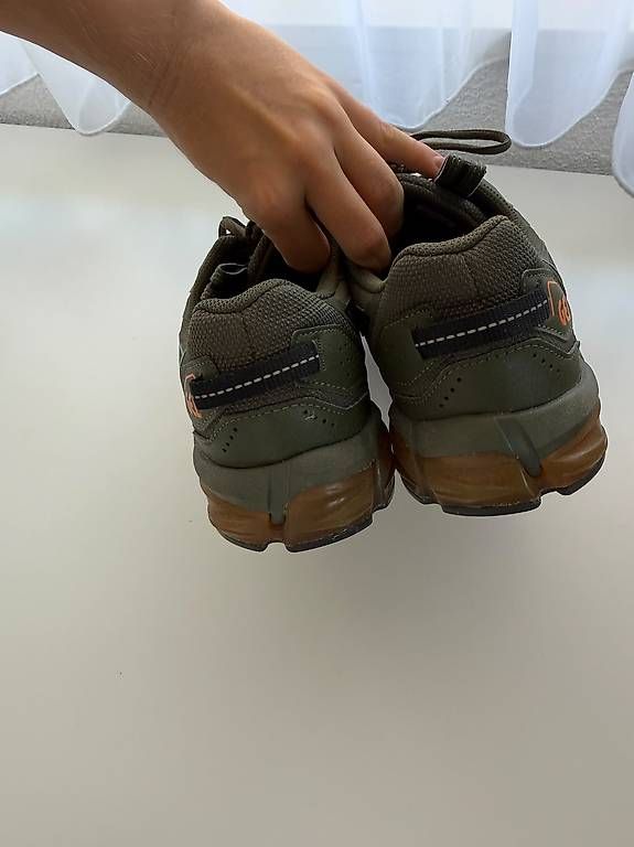 Chaussures hommes: ASICS Sneakers EU 42 – Neuf avec emballage d'origine à Niederhelfenschwil par Mileko 1