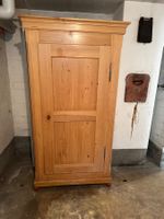Schöner Biedermeier Holzschrank Rottanne