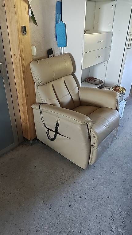 Sessel: Elektrischer Sessel – Gebraucht aus Reitnau von rob_c9tf