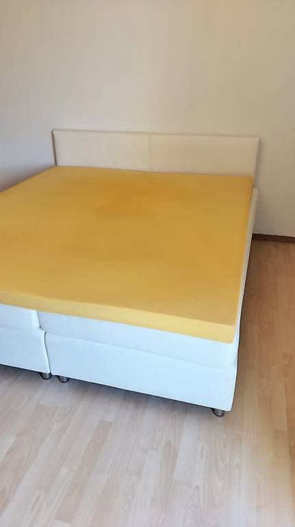Lits: Bett Weiss Matratze – D'occasion à Kehrsatz par BPortmannn 1