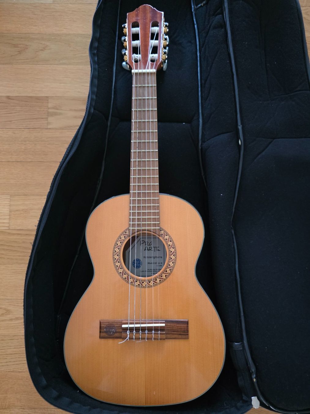 Strumenti musicali: Konzertgitarre – Usato da Zürich venduto da inkashupapa