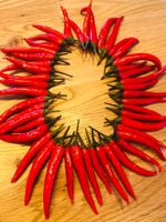 Girlande aus FRISCHEN SCHARFEN  CHILI