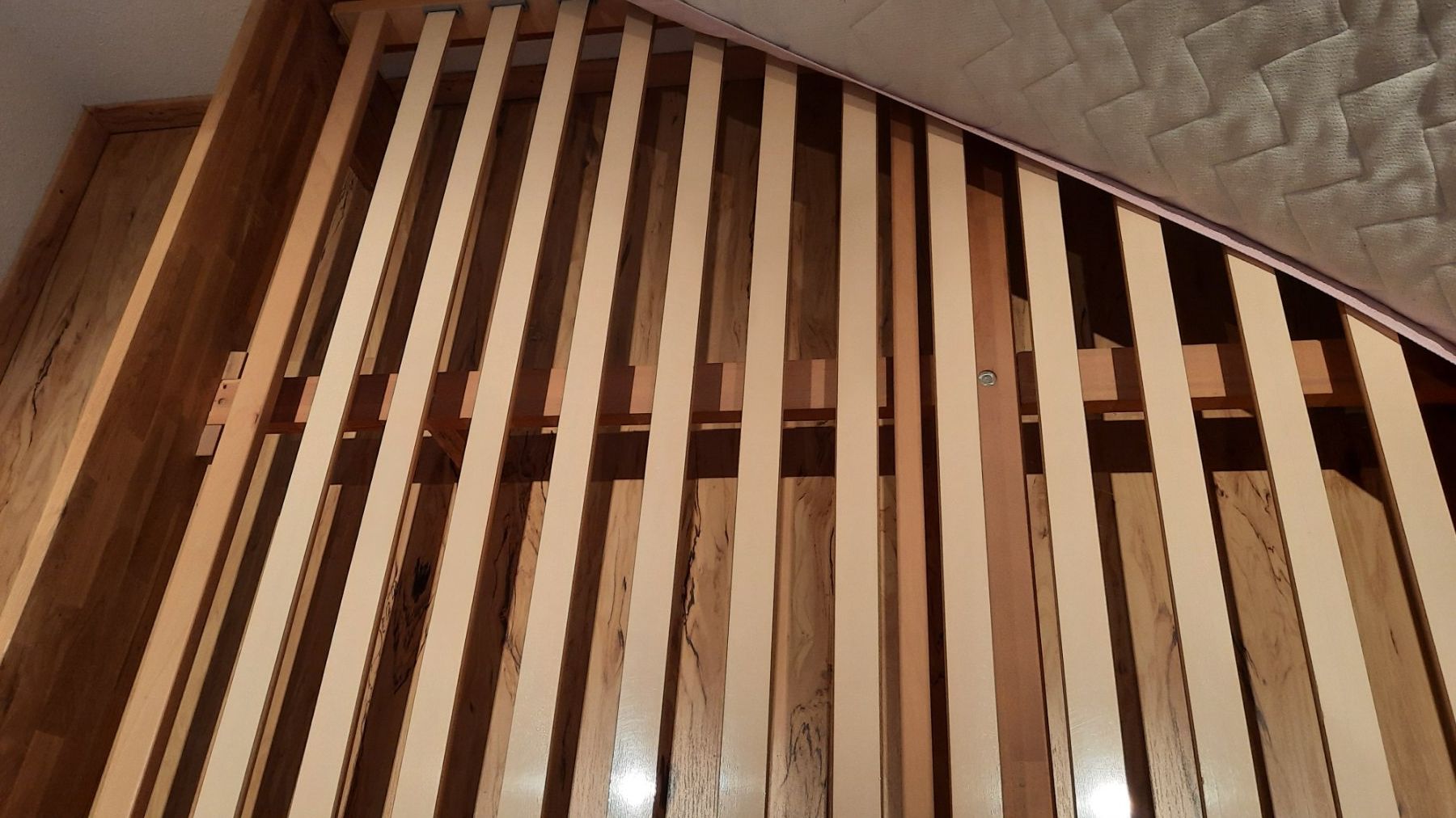Letti: Bett 140x200 cm mit Lattenrost – Usato da Neudorf venduto da Alpha137 3