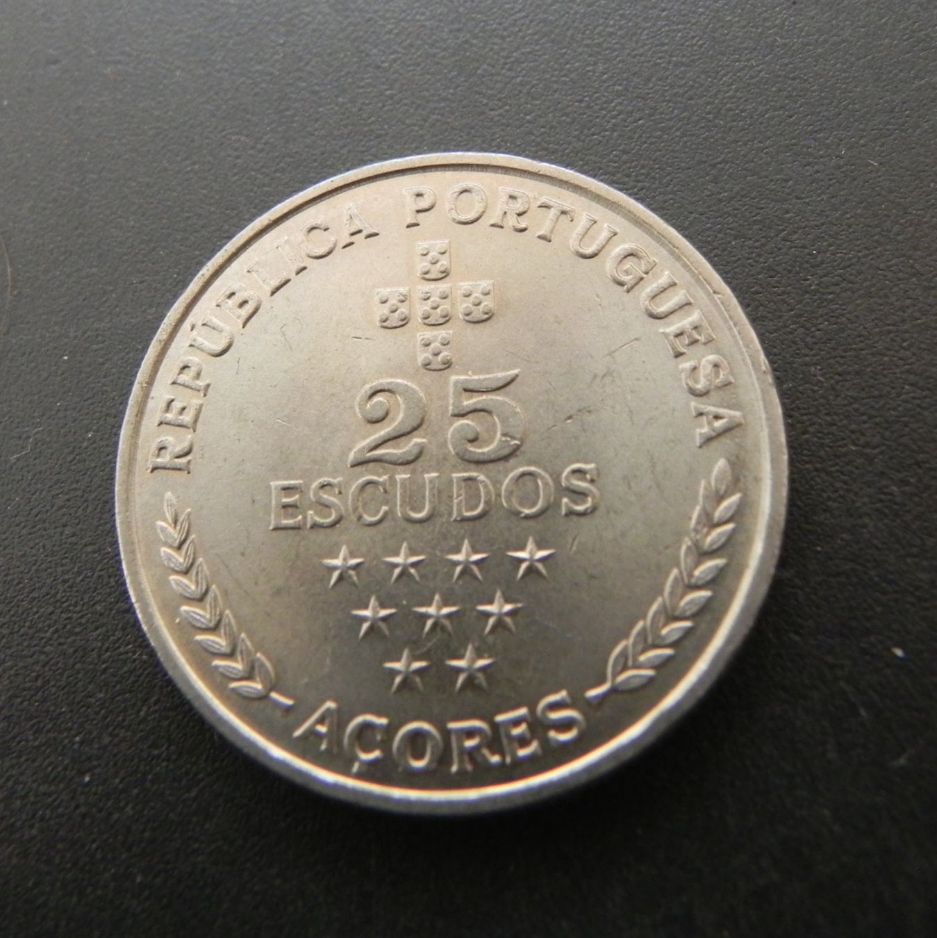 Tutti le monete: Acores 25 Escudos 1980 – Usato da Biel/Bienne venduto da Gogolozi