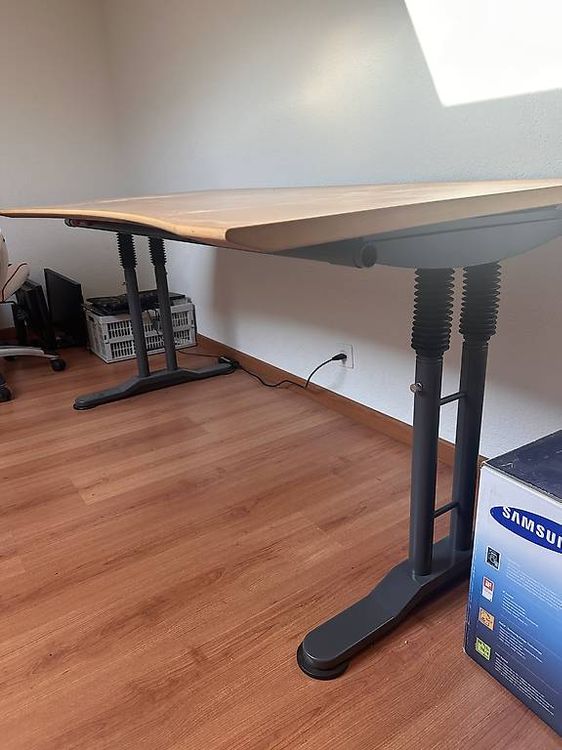 Scrivanie: Bürotisch manuell höhenverstellbar – Usato da Zizers venduto da mjbre21 1