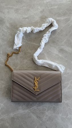 Saint Laurent Monogram Envelope Wallet on Chain – État neuf