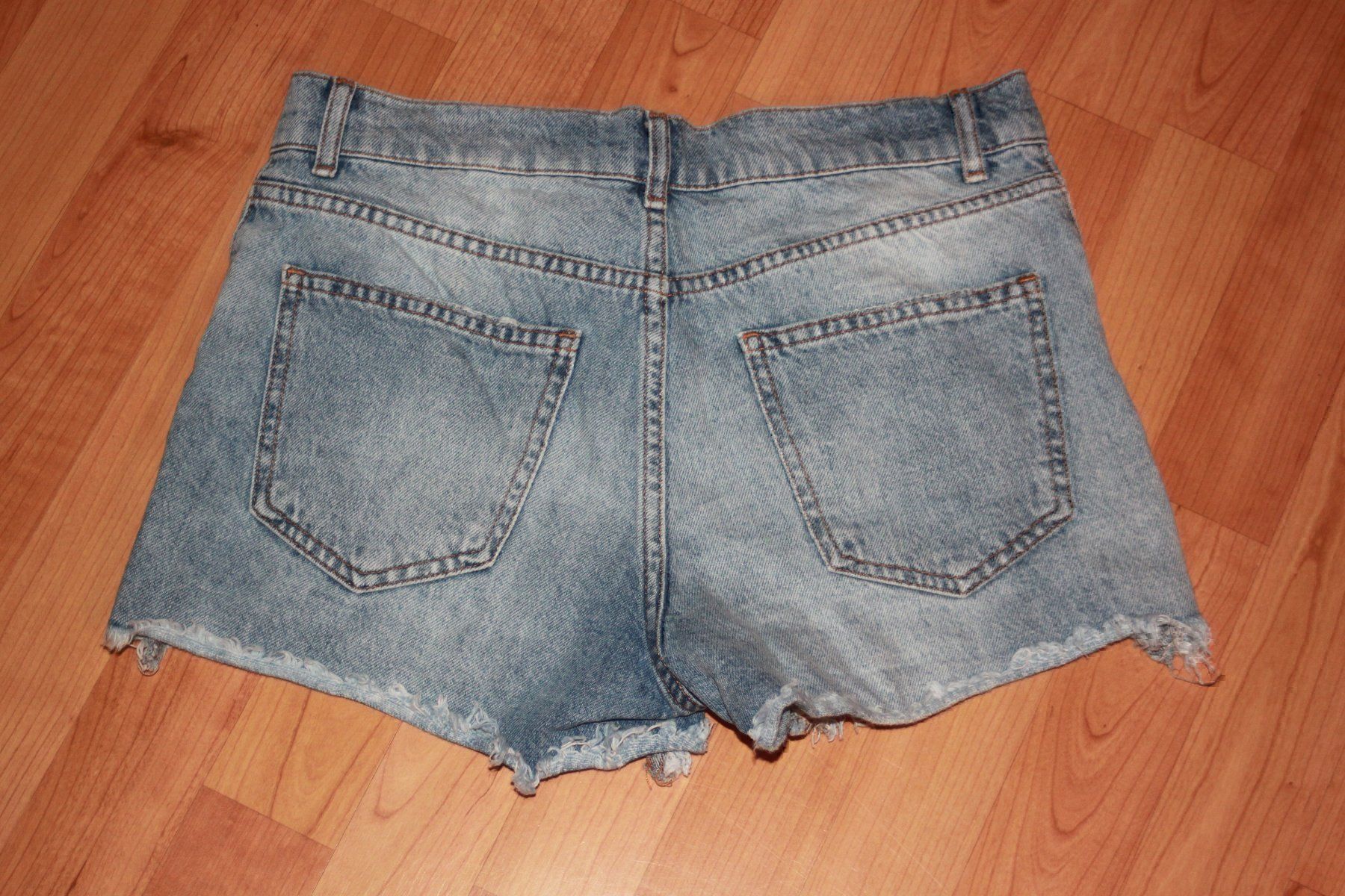 Mango Jeans: Jeans Hotpants 36 mit Perlen – D'occasion à Wenslingen par Strick4Alpaca 1