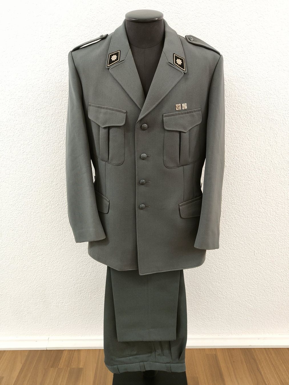 Uniformen: Uniform Ord. 1972, Grenzwacht Set – Gebraucht aus Bauma von SwissMilitaria 1