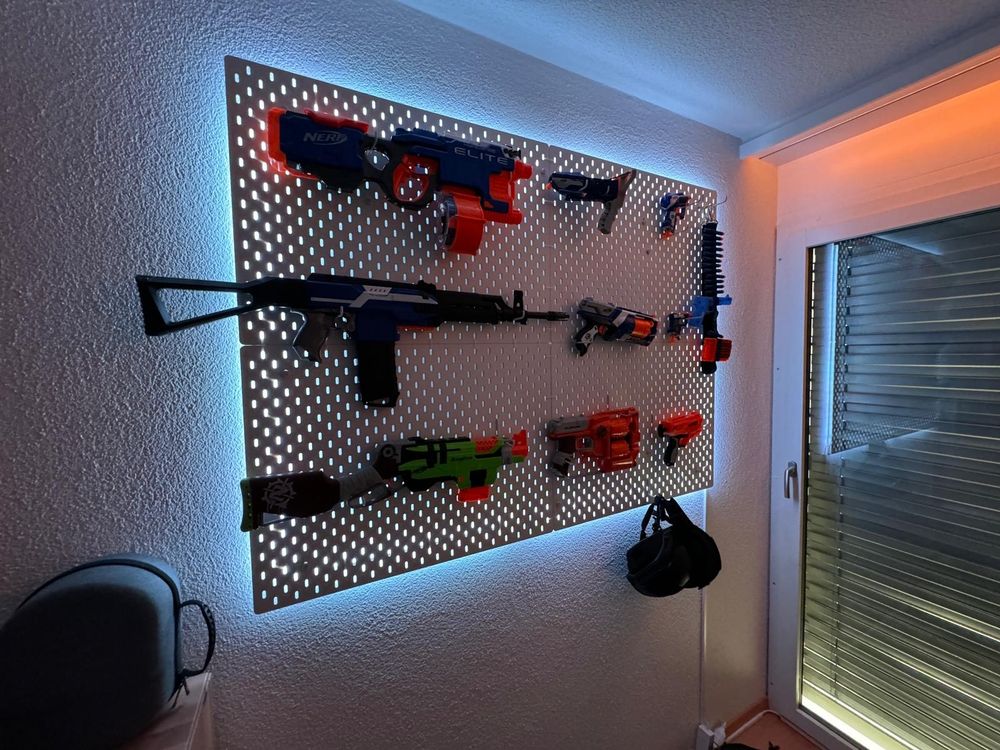 Nerf Sammlung mit Wandhalterung, LED Beleuchtung & Munition! (Gebraucht ...