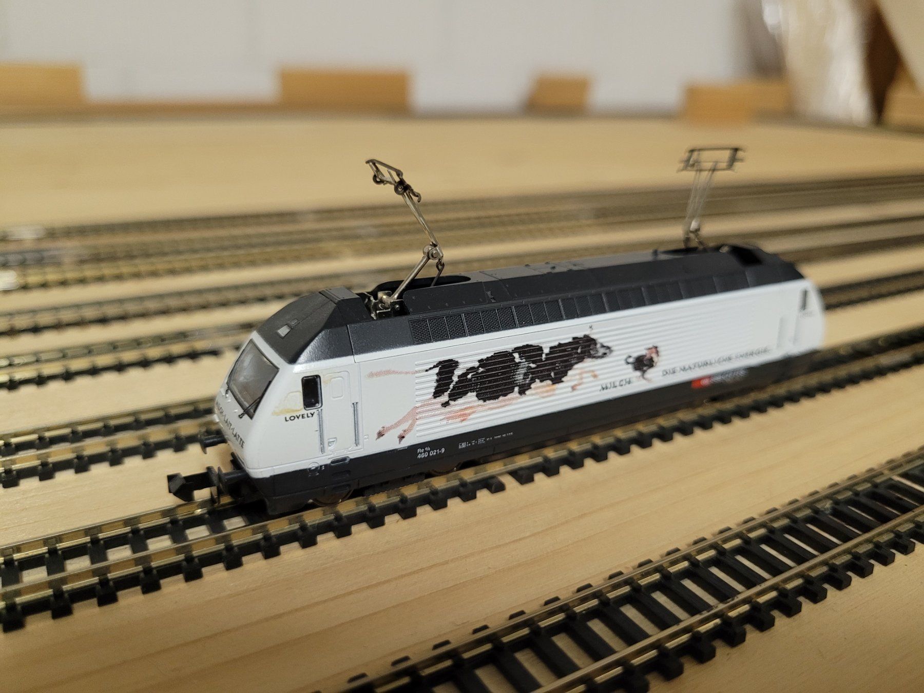 Trix Modelleisenbahnen: Minitrix Spur n: SBB Lok Re 460 "Milch" – Gebraucht aus Gempenach von moudi60