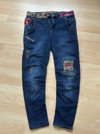 Desigual Jeans, Grösse 26, mit Stickereien, Top Zustand!