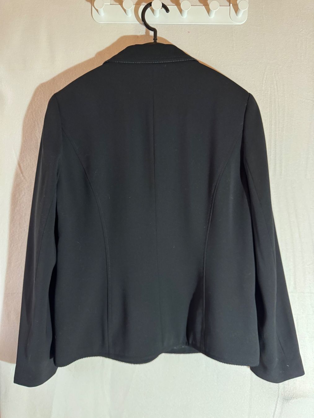 Giacche: Schwarzer Blazer von Queensway Gr. 42 – Usato da Grosswangen venduto da second_hand_dress 9