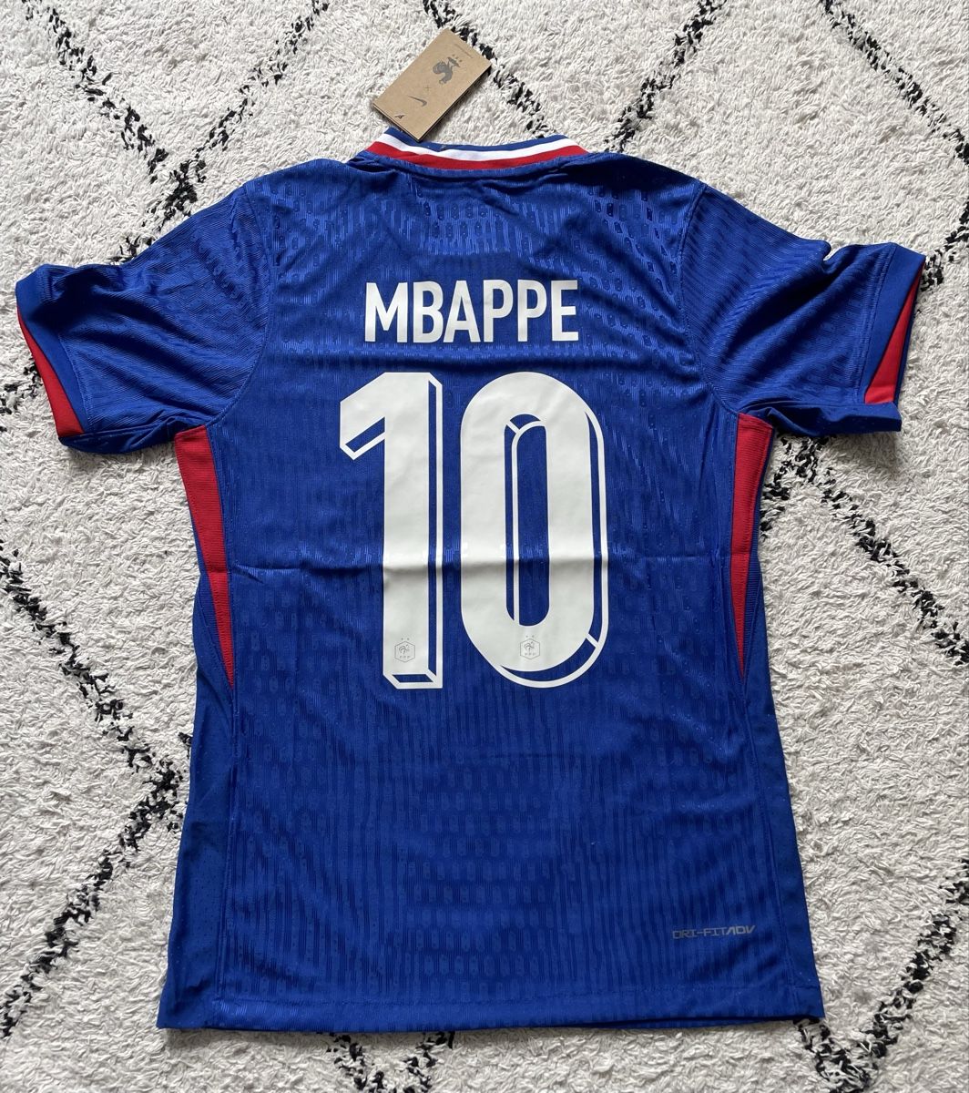 Maillots de corps & Pantalons: Mbappe Trikot 2024 – Neuf (Voir description) à Bern par ene_vv8r 1