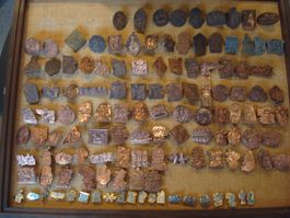 Plaketten Sammlung Kupfer und Bijou + Vitrine
