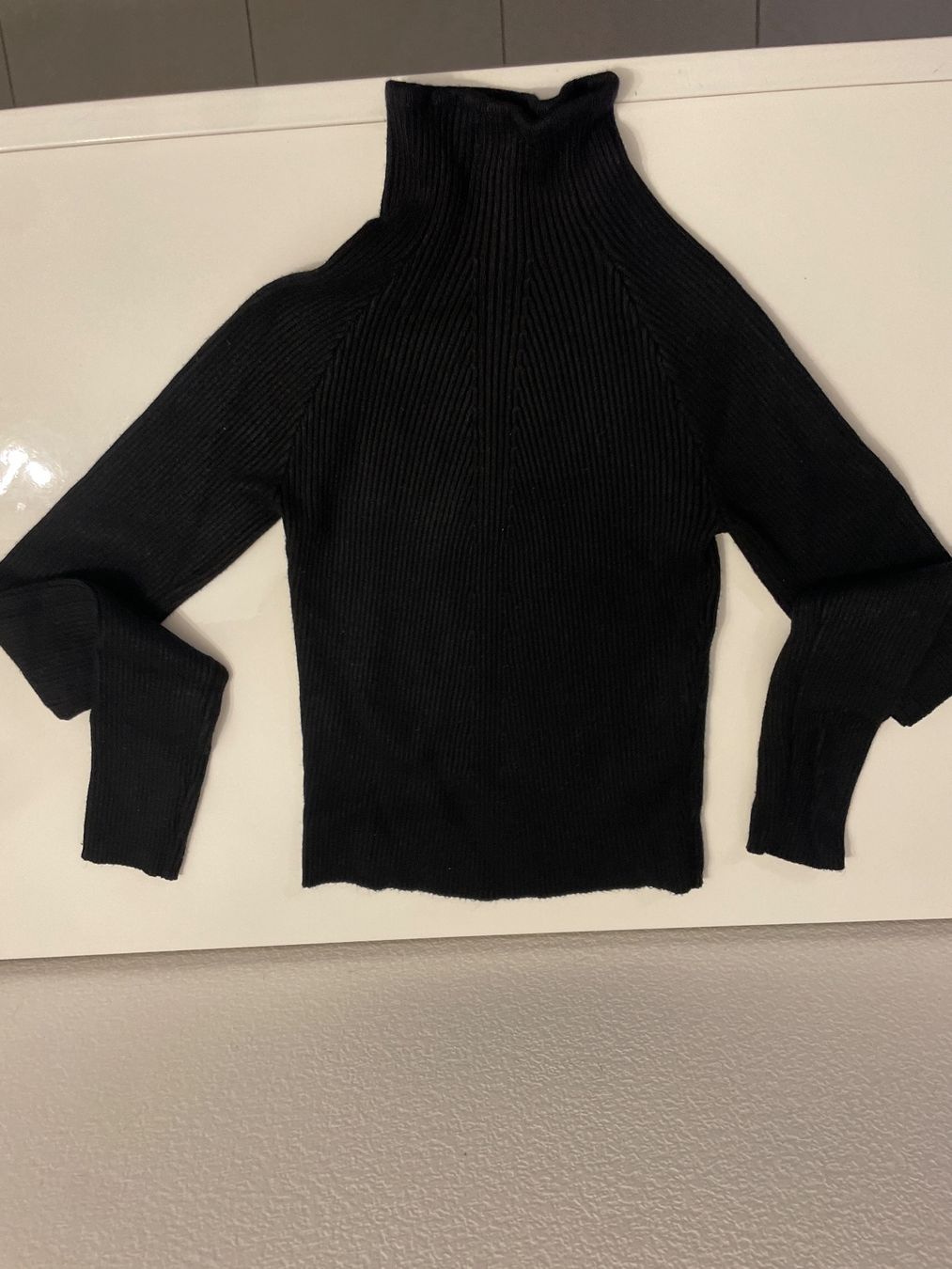 Maglioni & Felpe: Schwarzer gerippter Bershka Rollkragenpullover Gr. S – Usato da Winterthur venduto da Lili3435 4