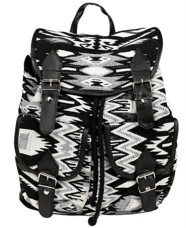 Only Lotti di vestiti: SPRING SALE  set & Aztec backpack, size m, great condition! – Usato da Rorschach venduto da Alles_9.90 4