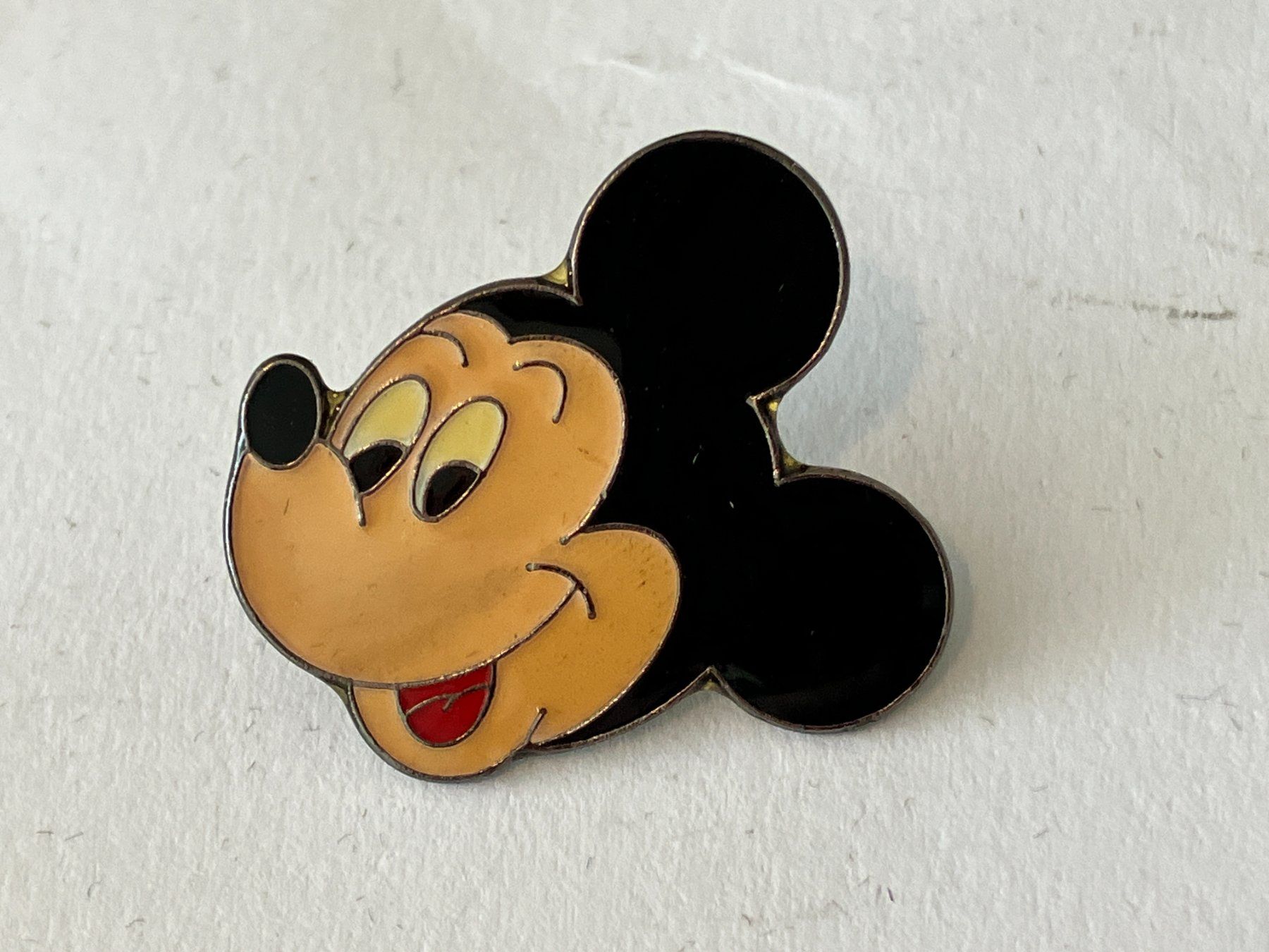 Plaquettes & Badges: 1 Pin Mickey Mouse  – D'occasion à Basel par djwwpp