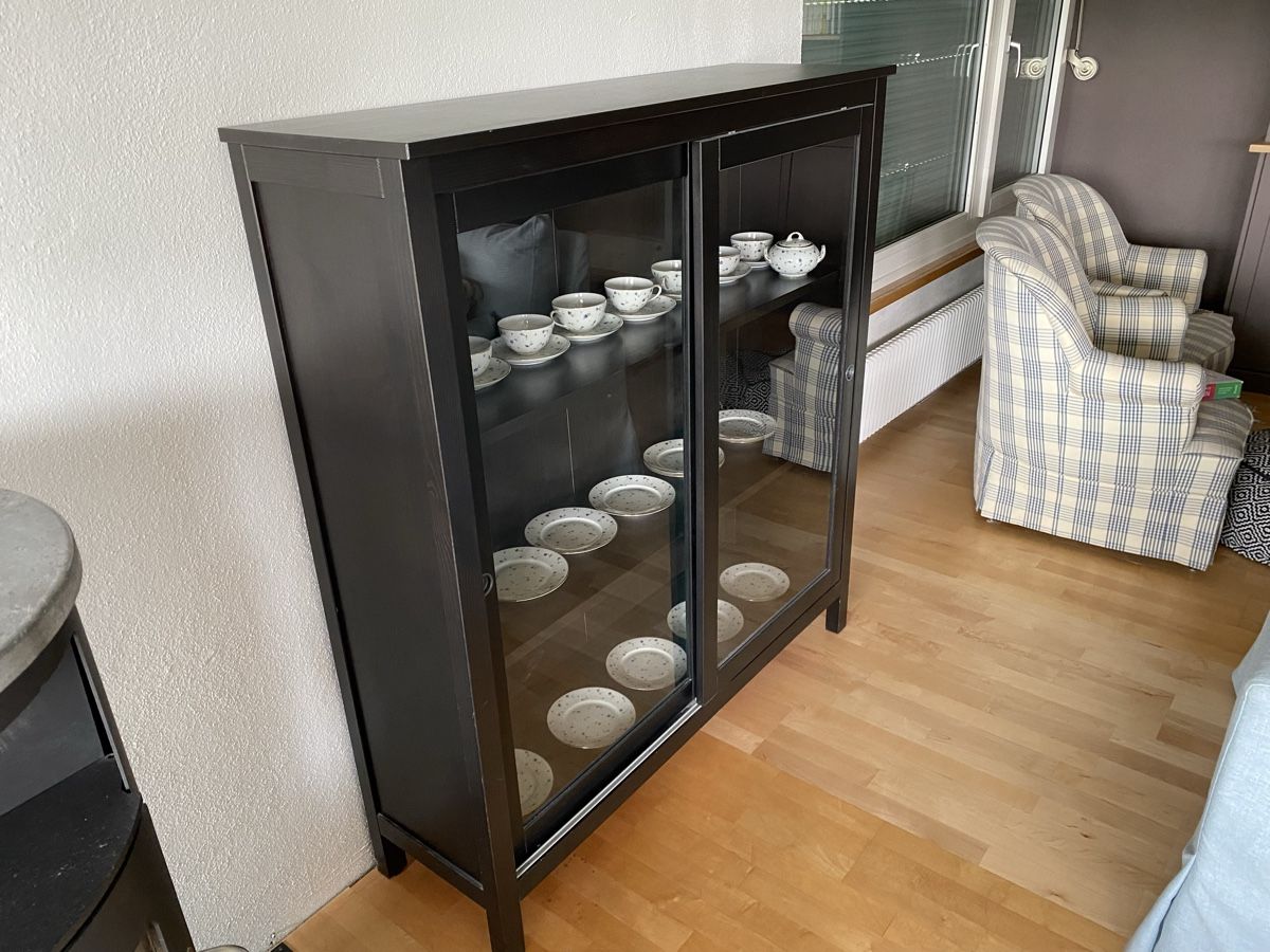 Ikea Vetrine: Hemnes Display Cabinet with Glass Doors – Nuovo (secondo la descrizione) da Bremgarten b. Bern venduto da Alexandre_Herrmann 1