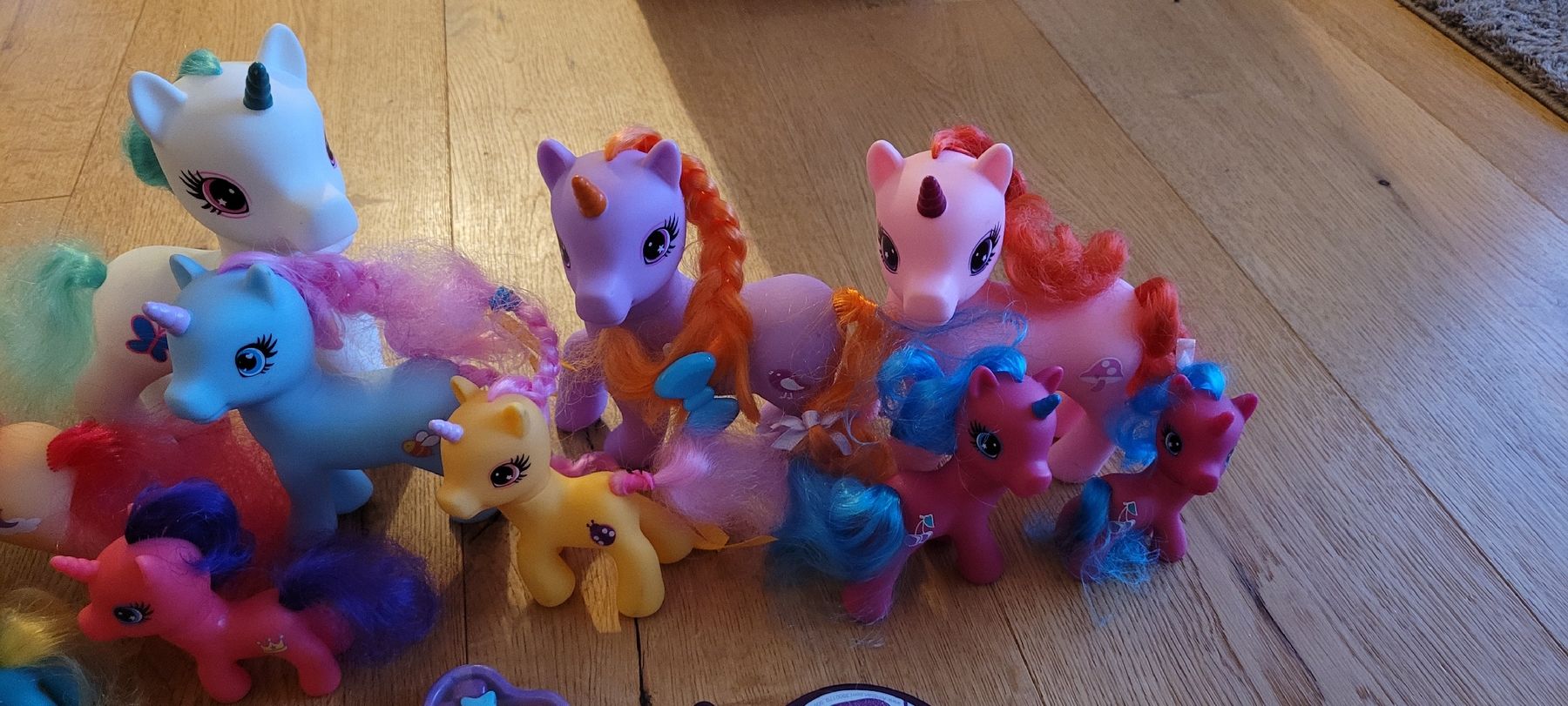 Giocattoli: My Little Pony Sammlung, mit Accessoires – Usato da Hellbühl venduto da the-brain 2