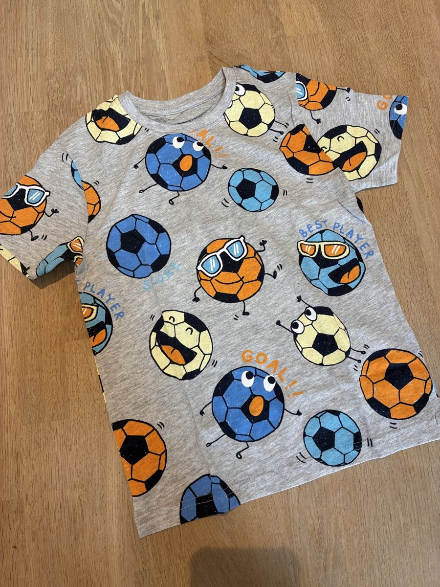 Camicie, T-shirt & Polo: Schönes Tshirt Gr. 122, Neu – Nuovo (secondo la descrizione) da richterswil venduto da lunamarie001